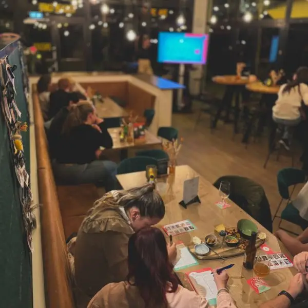 Quiz van Roos tijdens een pubquiz in Zwolle